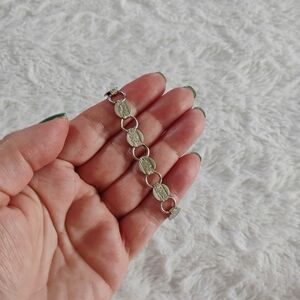 Sarah Coventry Vintage Silver Floral Circle Disc Bracelet